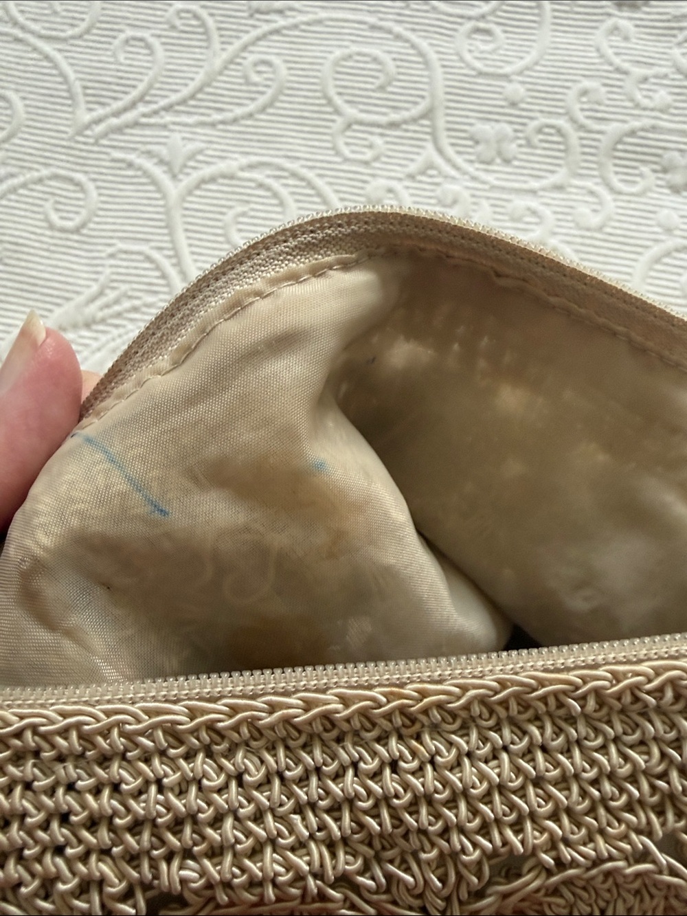 Handcrafted Taupe Crochet Crossbody Bag with Wood Bead Accents - Picture 4 of 7